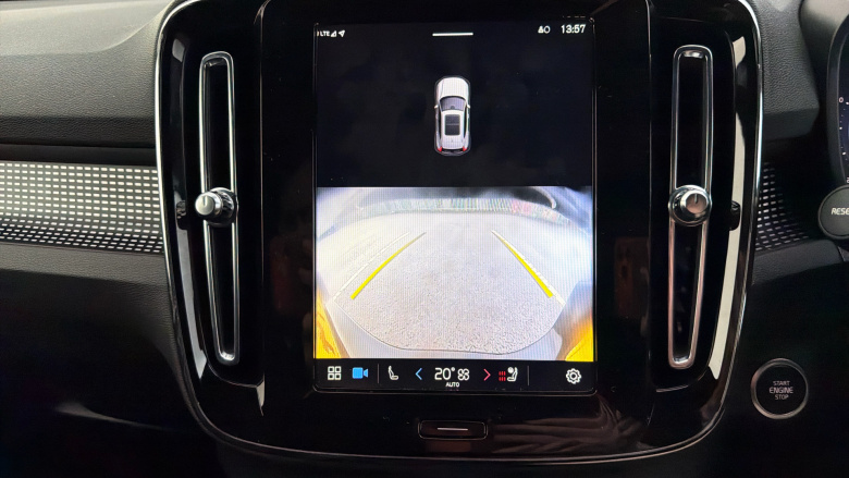 Volvo XC40 2.0 B4P Plus Dark 5dr Auto Petrol Estate